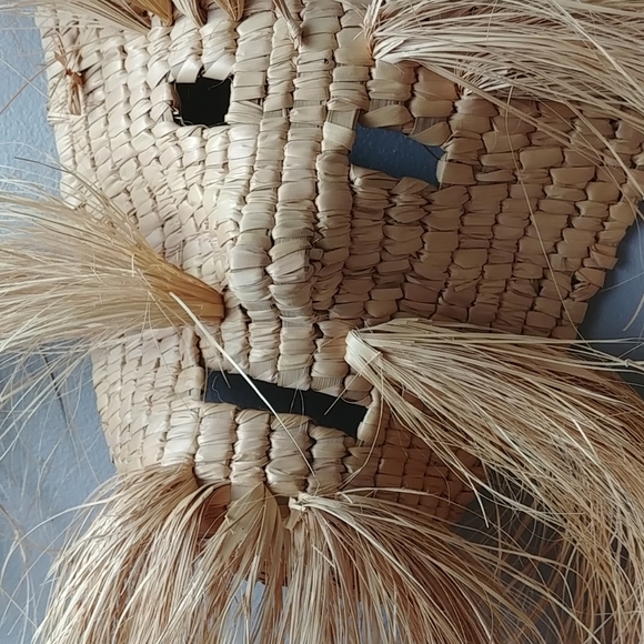 Vintage Mexican hand woven grass mask - Picture 2 of 4